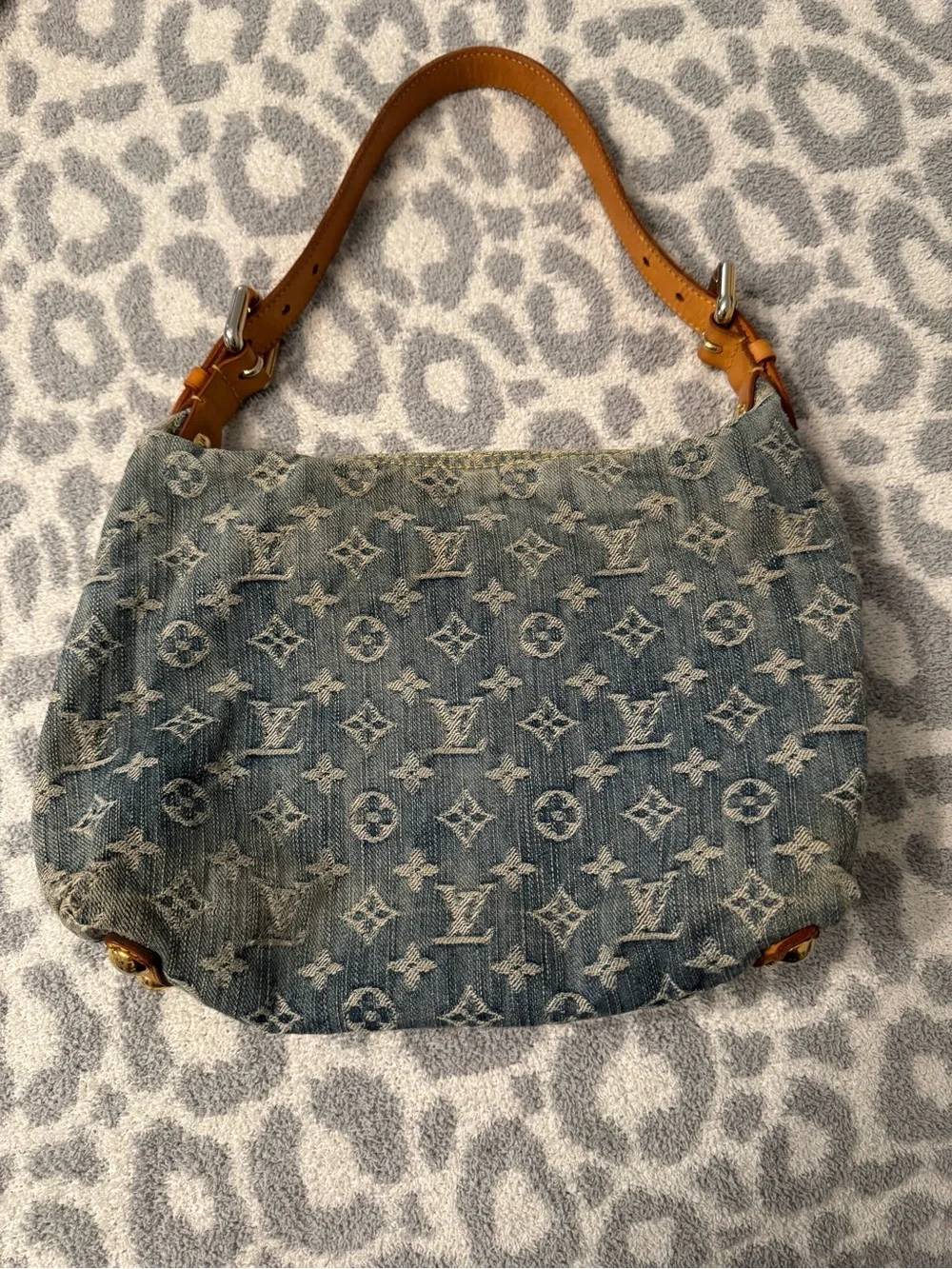 Louis Vuitton this chic